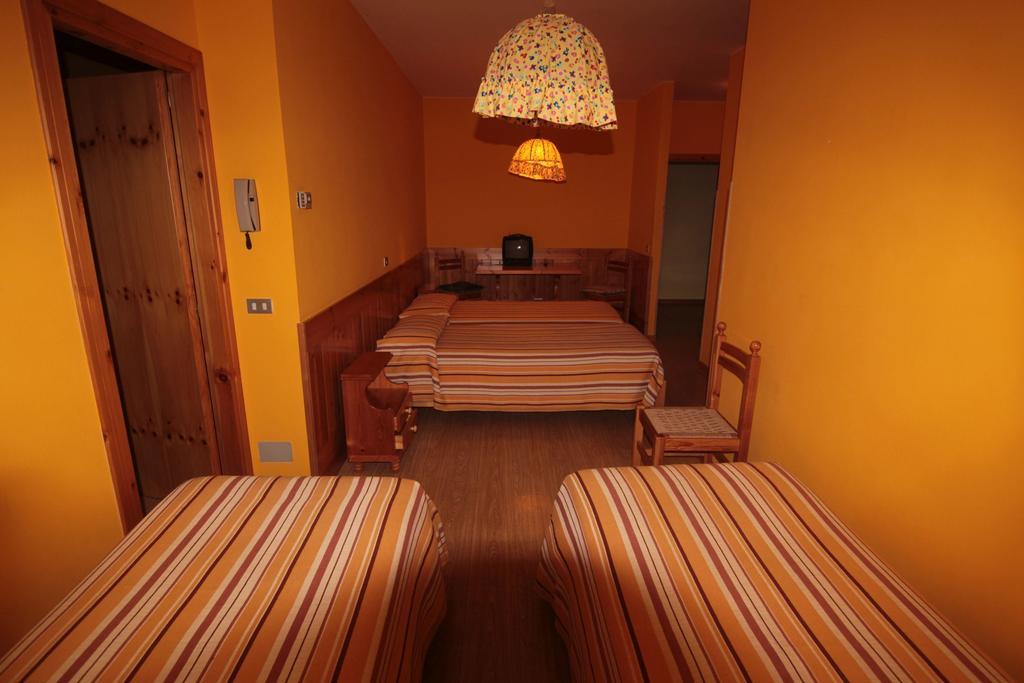 Albergo Trieste Tambre dʼAlpago Zimmer foto